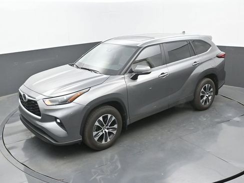 Used 2026 Toyota Highlander XLE image 32