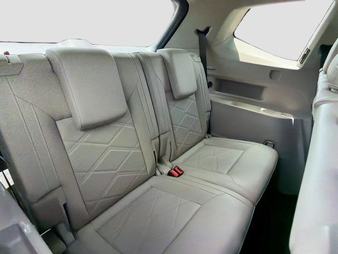 Used 2024 Volkswagen Atlas SE FWD image 19
