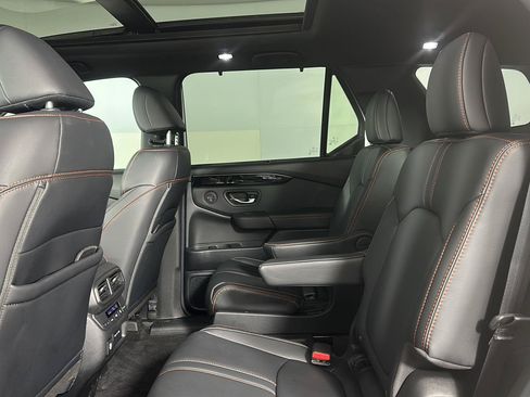 Used 2025 Honda Pilot TrailSport image 23