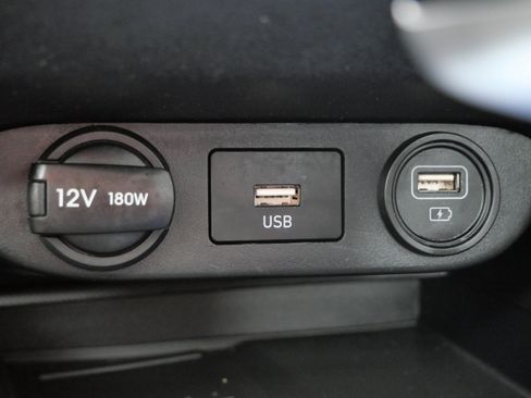 Certified 2022 Hyundai Elantra Limited w/ Preferred Accessory Package image 28