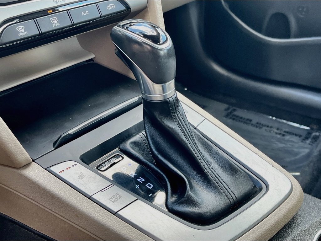 Used 2018 Hyundai Elantra Value Edition FWD image 16