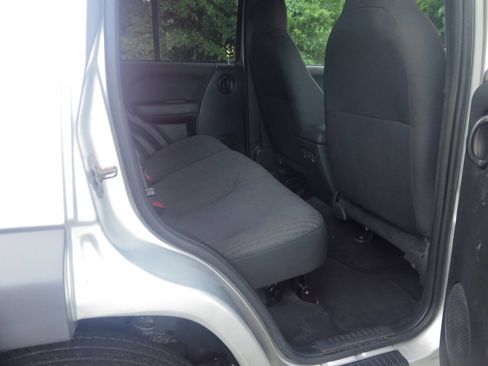Used 2002 Jeep Liberty Sport AWD/4WD image 13