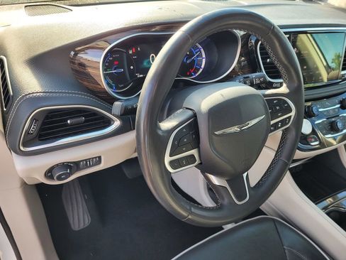 Used 2023 Chrysler Pacifica Limited FWD image 26