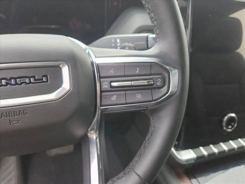 Used 2025 GMC Yukon Denali AWD/4WD image 18