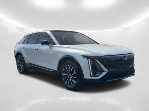 Used 2024 Cadillac Lyriq Sport RWD image 3