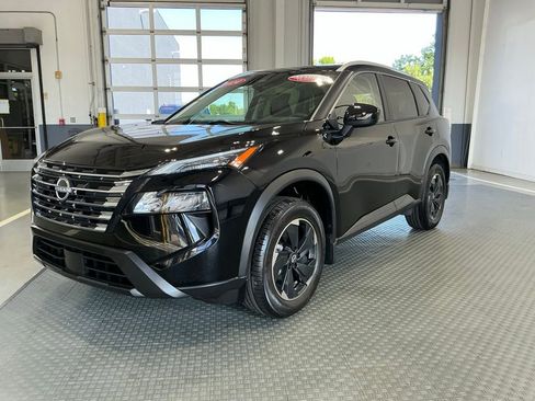 Used 2024 Nissan Rogue SV w/ SV Premium Package AWD/4WD image 2