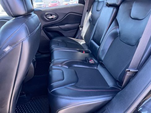 Used 2020 Jeep Cherokee Trailhawk w/ Technology Group AWD/4WD image 23