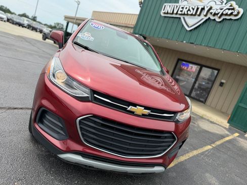 Used 2021 Chevrolet Trax LT w/ LT Convenience Package FWD image 9