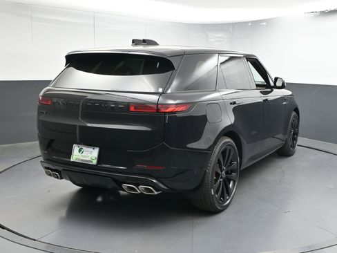 Used 2025 Land Rover Range Rover Sport Dynamic SE image 22