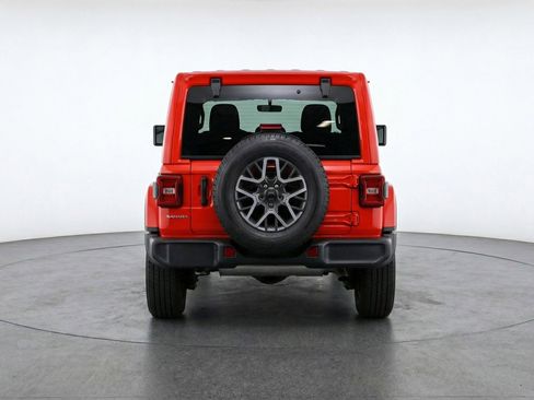 Used 2025 Jeep Wrangler Sahara image 7