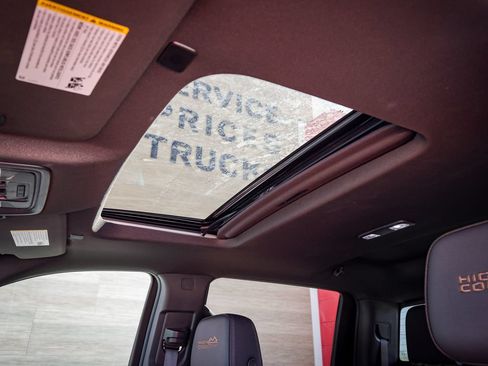 Used 2025 Chevrolet Silverado 2500 High Country w/ High Country Premium Package AWD/4WD image 17