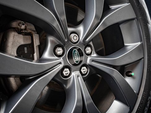 Used 2022 Land Rover Discovery Sport SE image 8