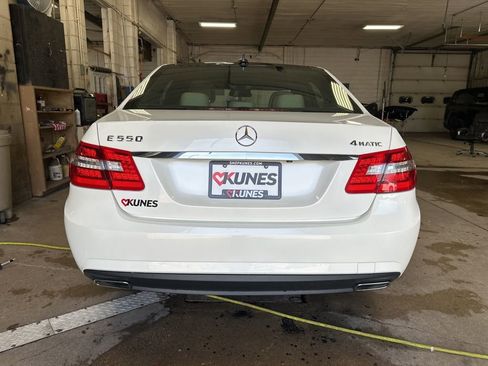 Used 2011 Mercedes-Benz E 550 4MATIC Sedan image 11