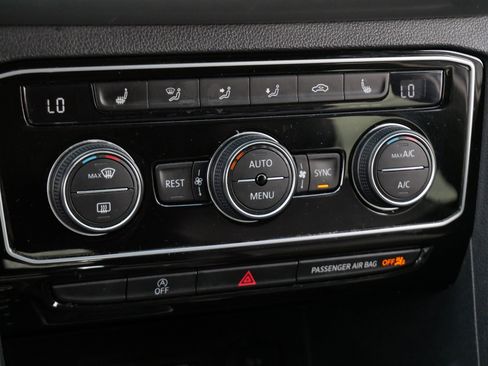 Used 2018 Volkswagen Atlas SEL FWD image 23