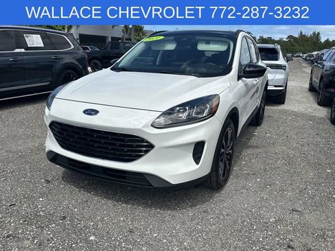 Used 2021 Ford Escape SE w/ SE Sport Appearance Package FWD image 2
