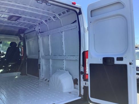Used 2025 RAM ProMaster 2500 w/ Convenience Group FWD image 22