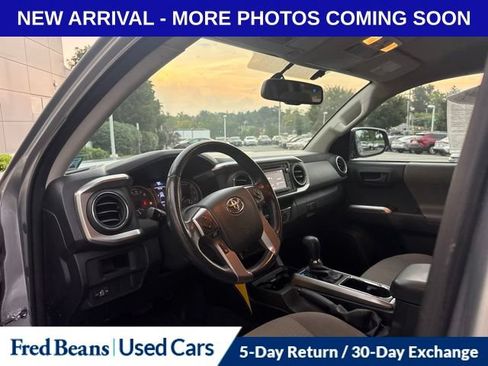 Used 2016 Toyota Tacoma SR5 w/ SR5 Appearance Package (SN) AWD/4WD image 14