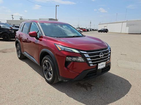 Used 2025 Nissan Rogue SV FWD image 2
