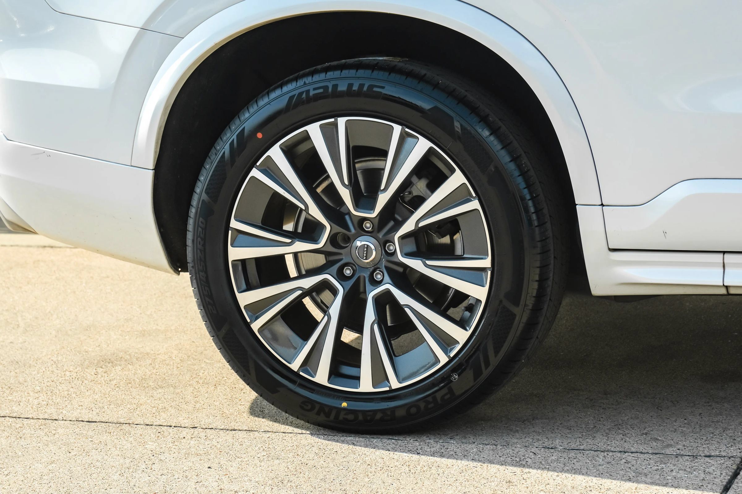 Used 2020 Volvo XC90 T5 Momentum w/ Protection Package Premier FWD image 46