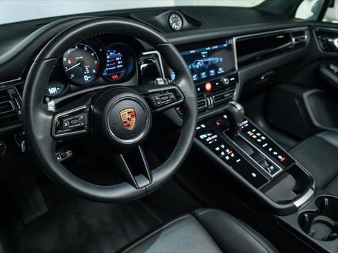 Used 2025 Porsche Macan AWD/4WD image 16