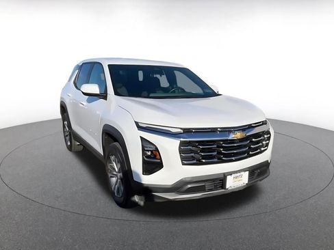 Used 2025 Chevrolet Equinox LT image 3