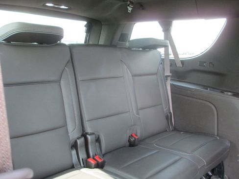 Used 2023 GMC Yukon XL Denali image 27