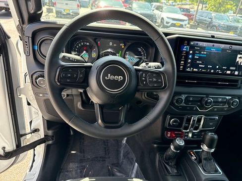 Used 2024 Jeep Wrangler Unlimited Rubicon 4xe AWD/4WD image 17