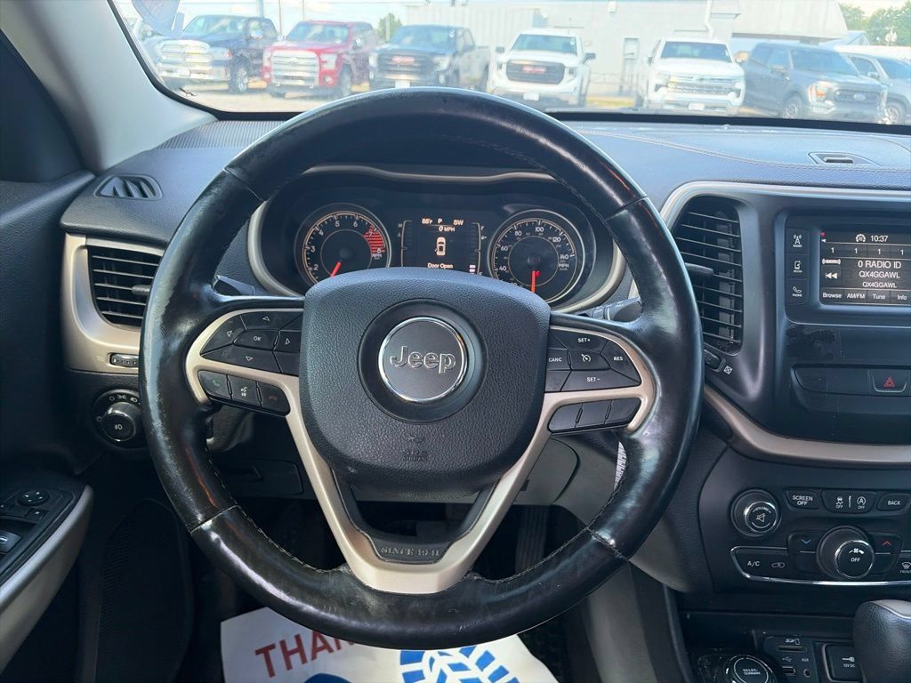 Used 2018 Jeep Cherokee Latitude w/ Altitude Package AWD/4WD image 15