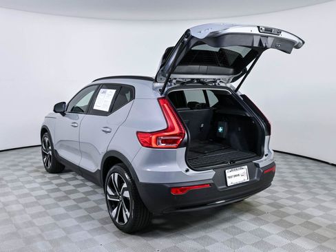 Certified 2024 Volvo XC40 B5 Plus w/ Protection Package Premier AWD/4WD image 32