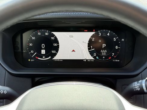 Used 2024 Land Rover Discovery S image 18