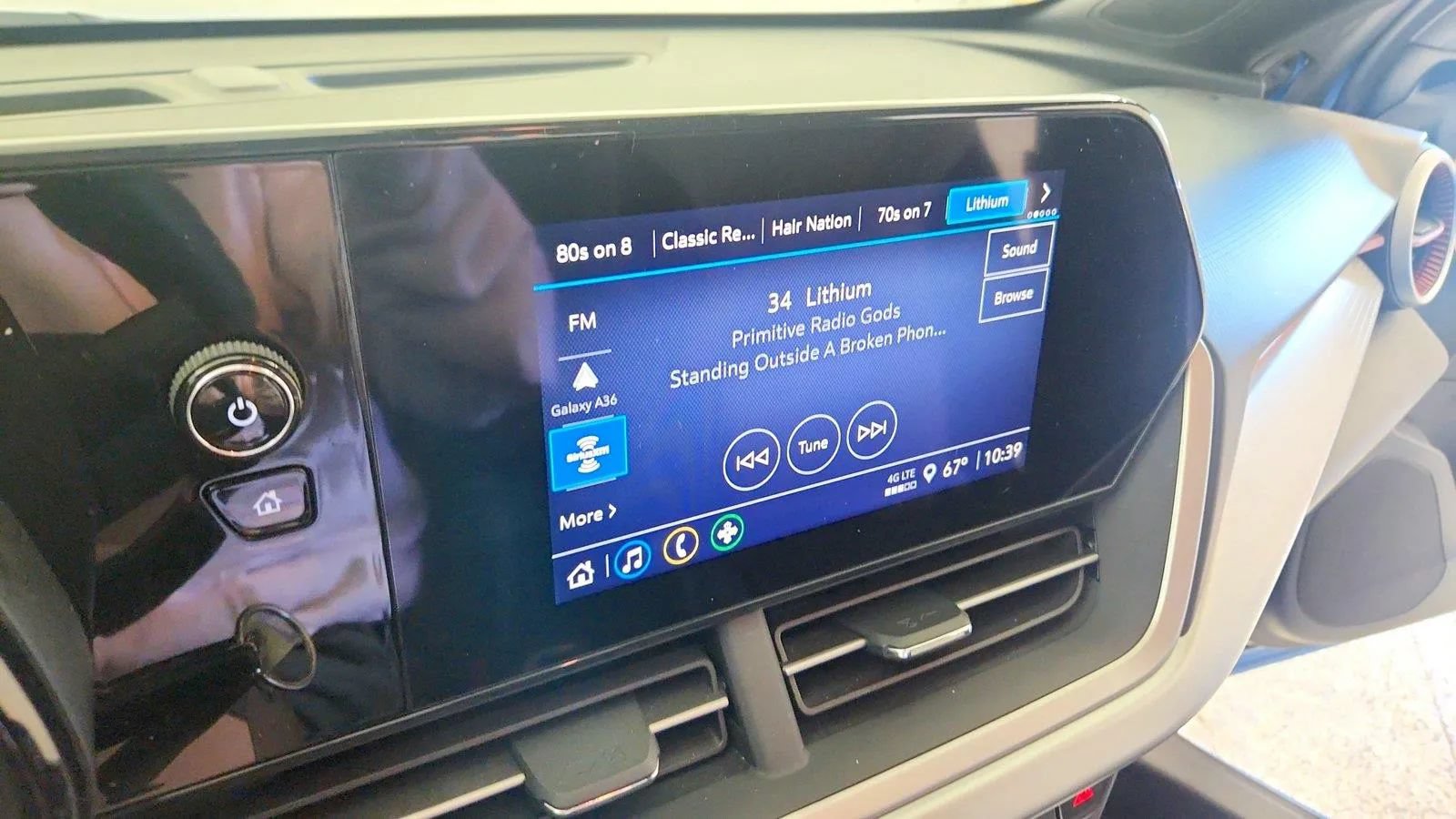 Used 2024 Chevrolet Trax RS w/ Sunroof Package FWD image 20