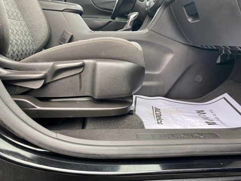 Used 2023 Chevrolet Equinox LT w/ Driver Convenience Package image 12