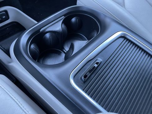 Used 2021 Chrysler Pacifica Touring-L image 22