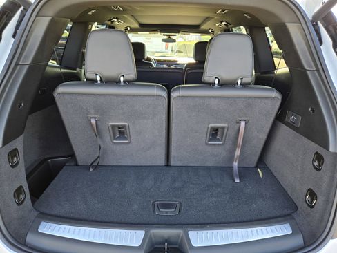 Used 2025 Cadillac XT6 Luxury image 9