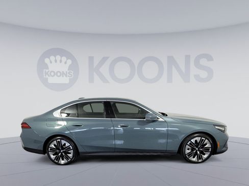 Used 2024 BMW 530i xDrive 530i xDrive w/ Convenience Package image 8