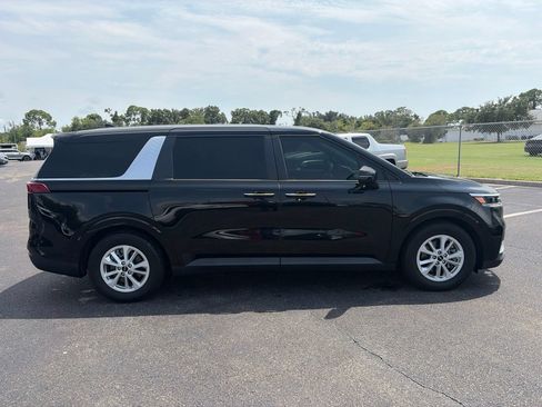 Used 2022 Kia Carnival LX FWD image 8
