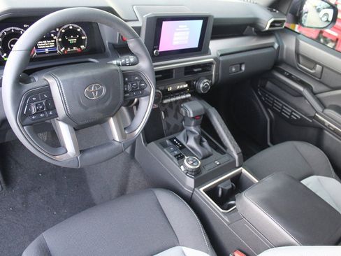 Used 2025 Toyota 4Runner TRD Off-Road AWD/4WD image 12