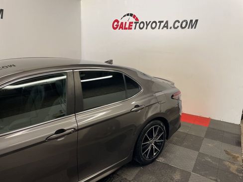 Used 2021 Toyota Camry SE image 7