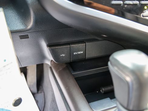 Used 2024 Toyota Camry SE FWD image 21