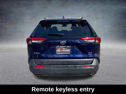 Used 2022 Toyota RAV4 XLE AWD/4WD image 5