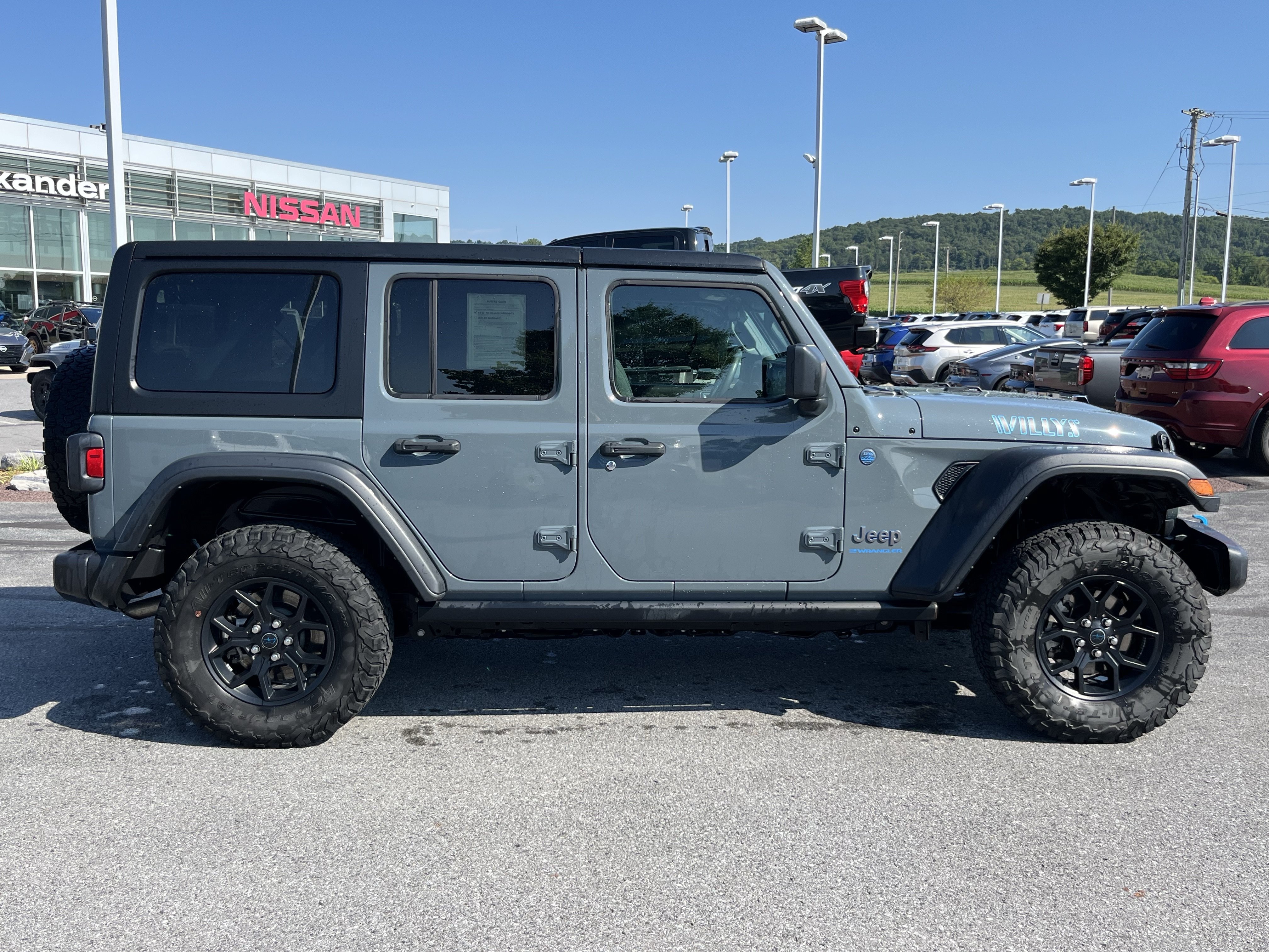 Used 2024 Jeep Wrangler Unlimited AWD/4WD image 2
