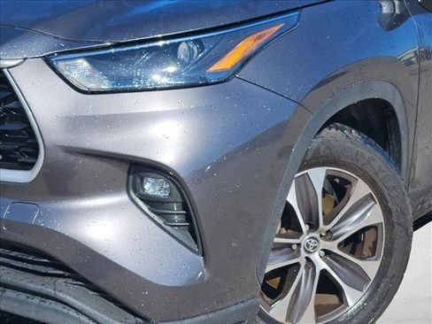 Used 2022 Toyota Highlander XLE image 4