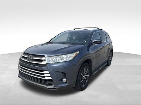Used 2018 Toyota Highlander XLE AWD/4WD image 7