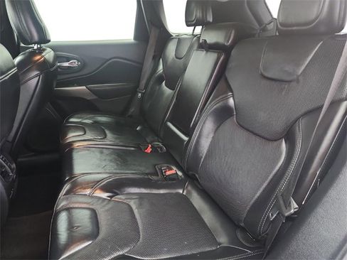 Used 2020 Jeep Cherokee Limited image 19