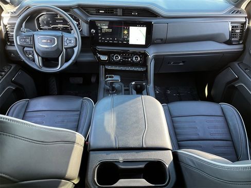 Used 2024 GMC Sierra 1500 AT4X image 9