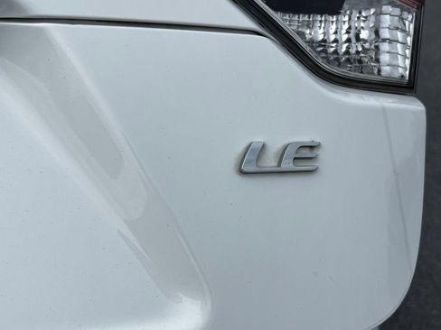 Used 2022 Toyota Corolla LE image 9