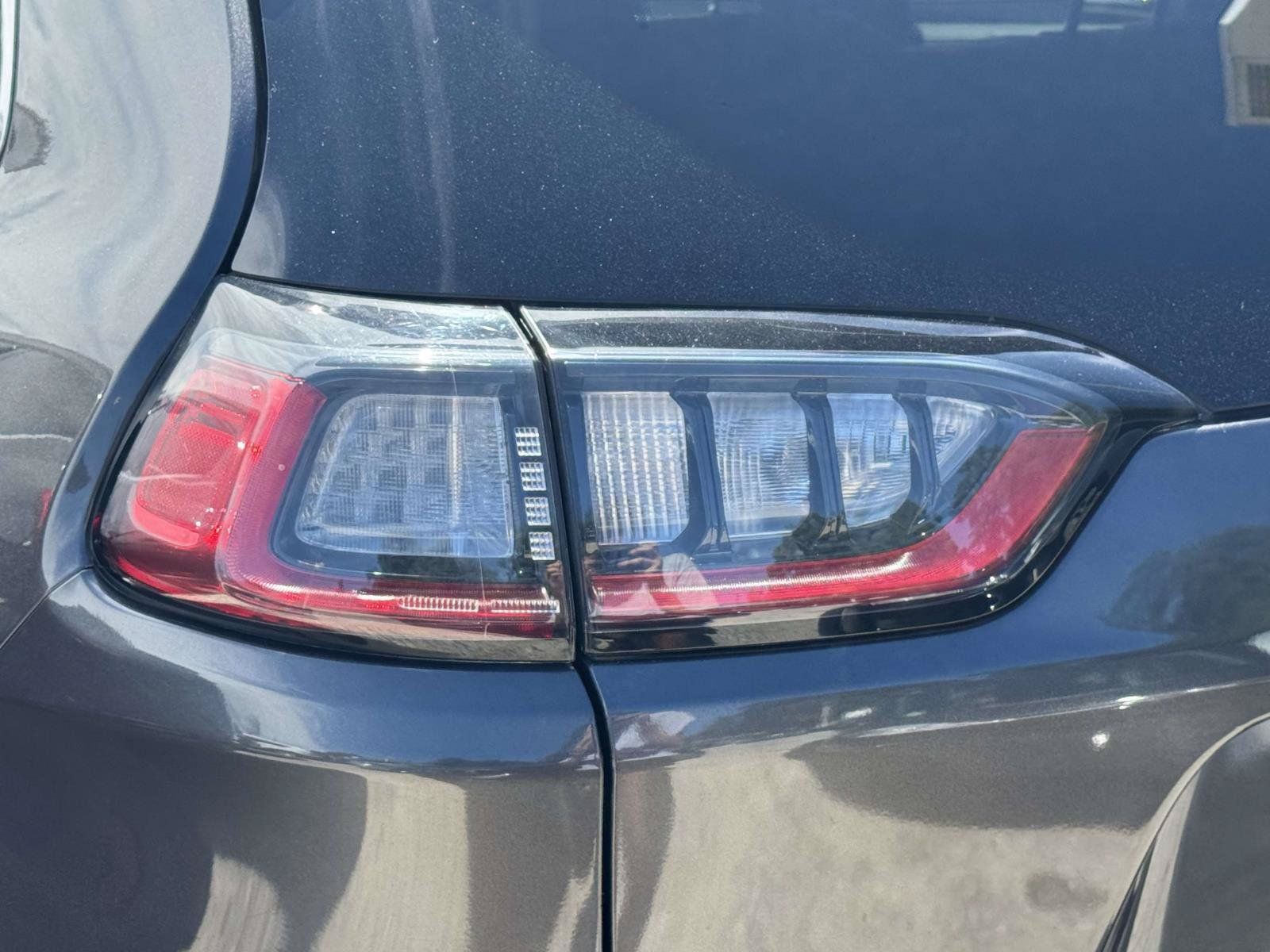 Used 2019 Jeep Cherokee Limited AWD/4WD image 6