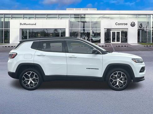 Used 2024 Jeep Compass Limited image 4