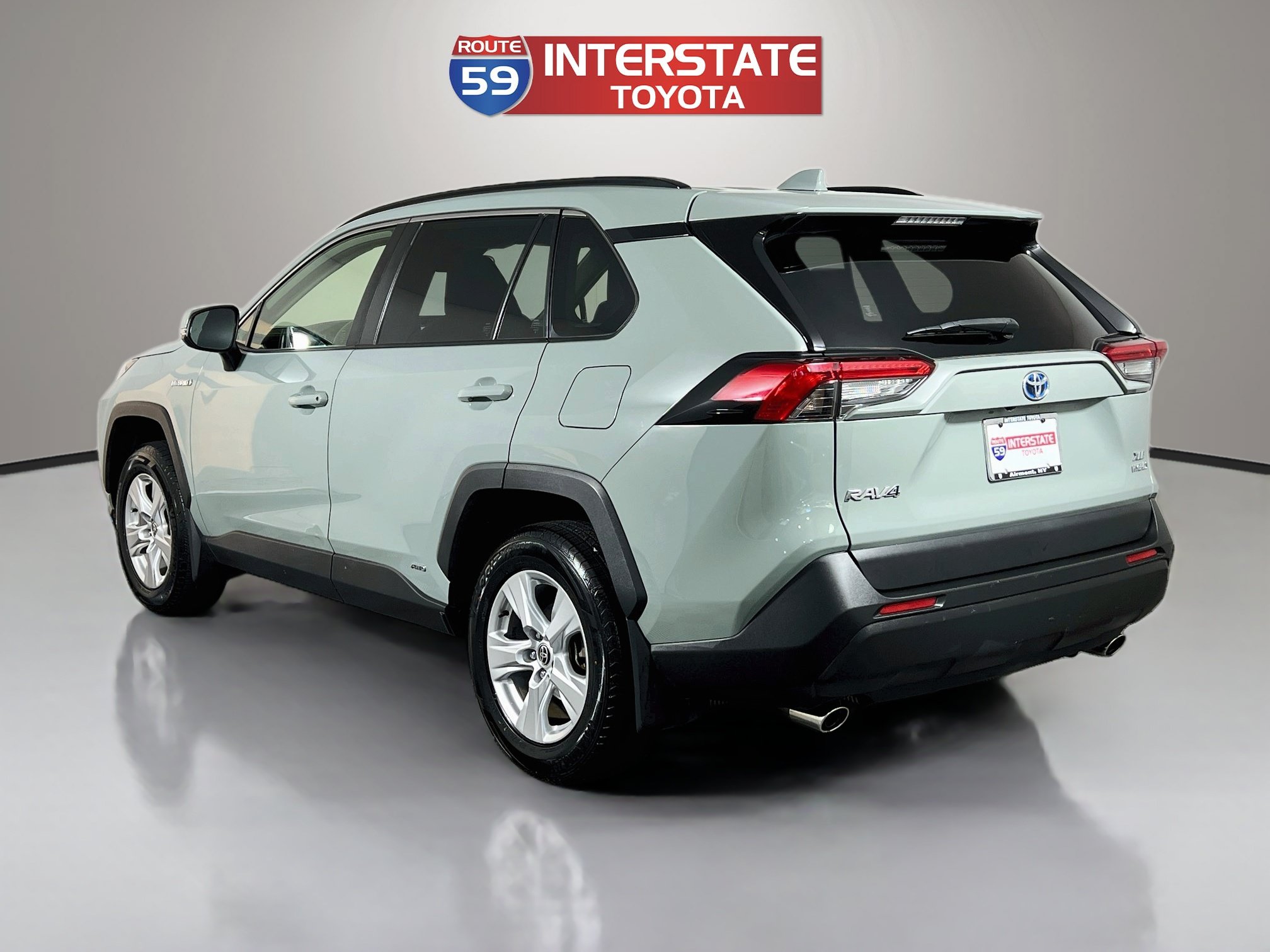 Certified 2021 Toyota RAV4 XLE w/ XLE Grade Weather Package AWD/4WD image 4