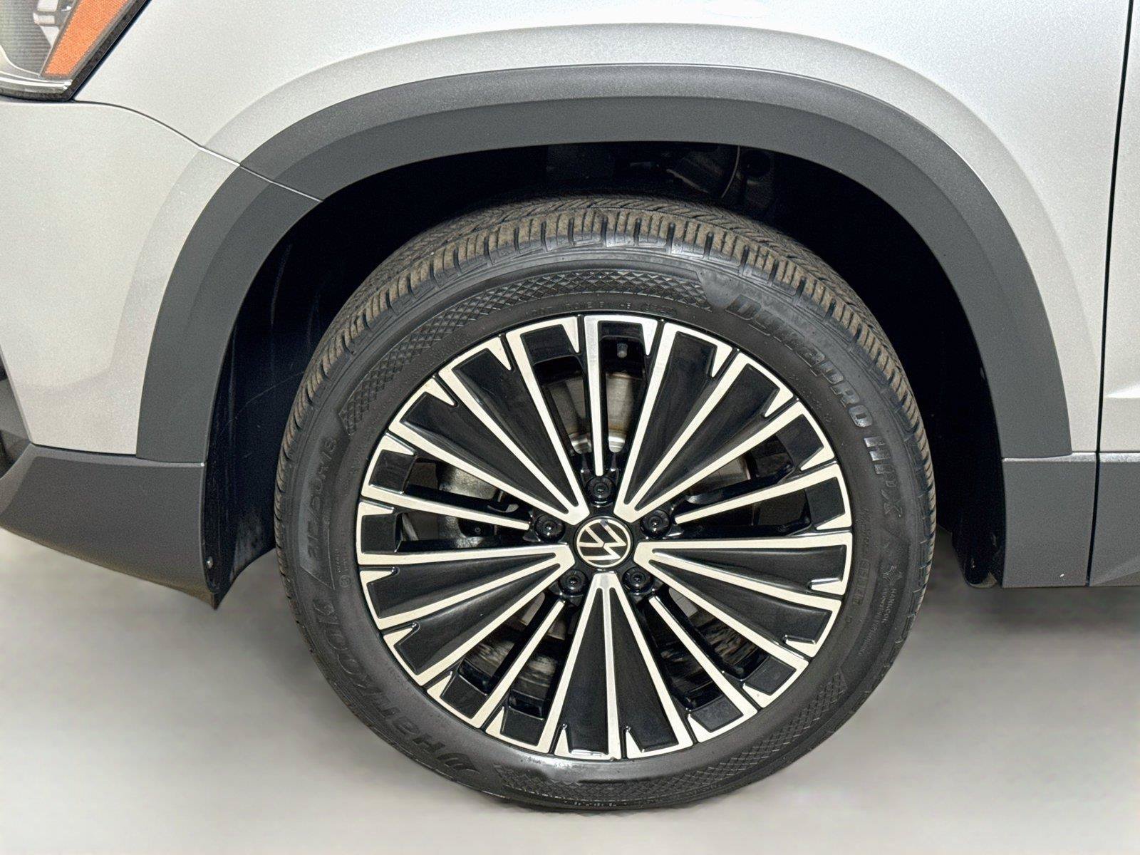 Used 2025 Volkswagen Taos SE FWD image 27